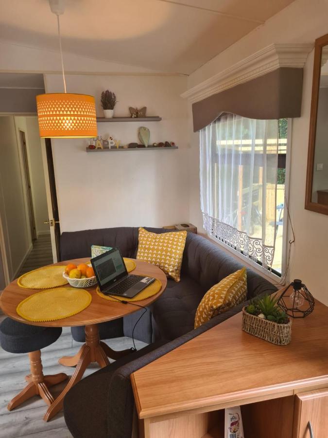 Unique Caravan with Outdoor Space Ballantrae Buitenkant foto