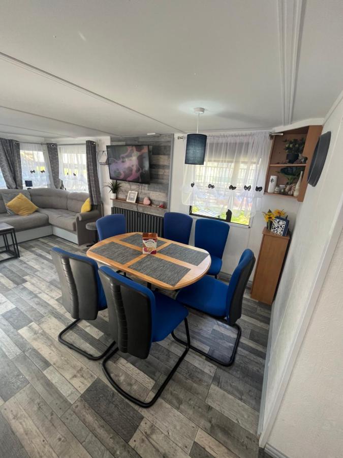 Unique Caravan with Outdoor Space Ballantrae Buitenkant foto
